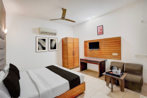 Quarto clássico | Escrivaninha, Wi-Fi de cortesia, roupa de cama