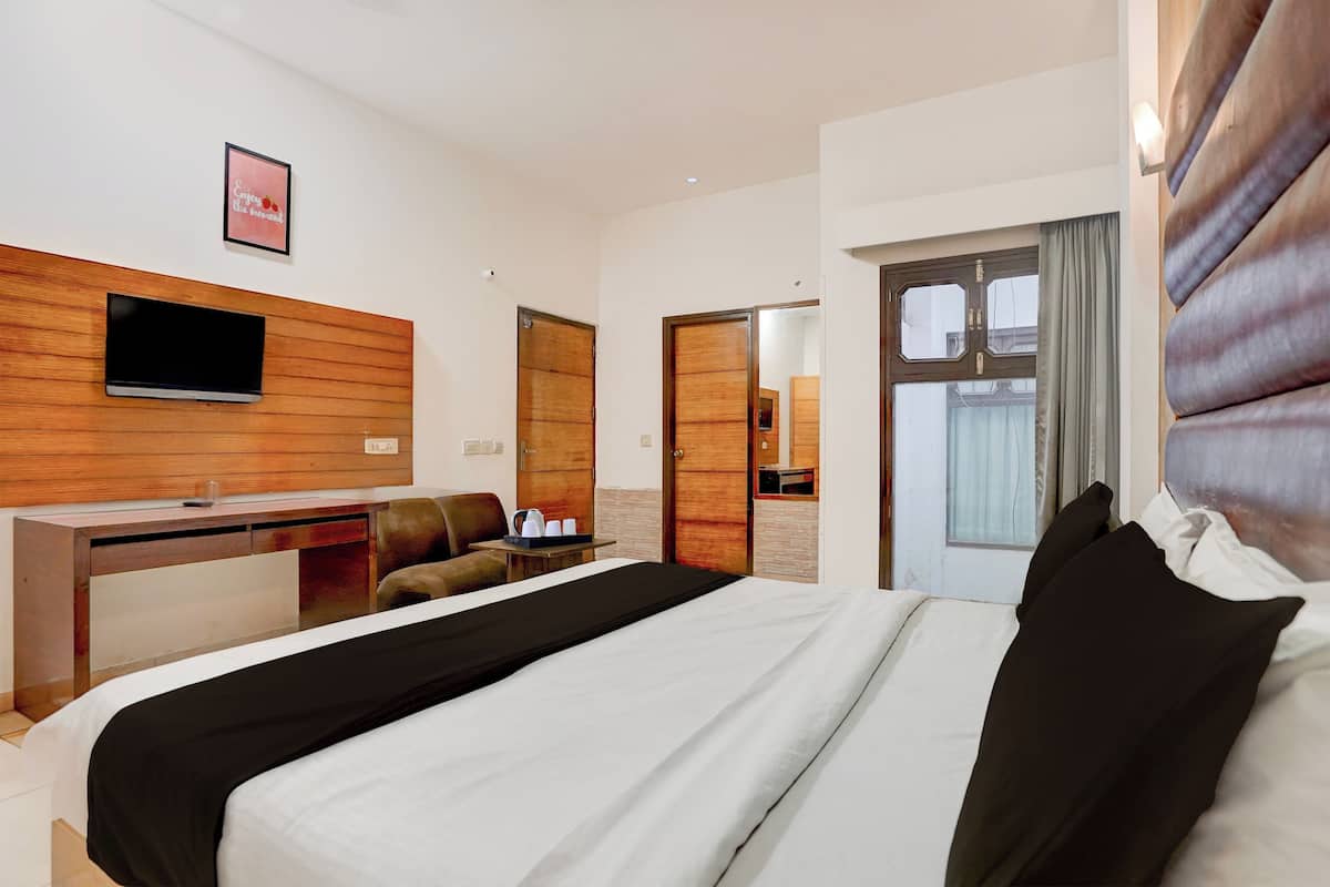 Quarto clássico | Escrivaninha, Wi-Fi de cortesia, roupa de cama