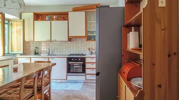 Villa, Garden View | Private kitchen