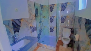 Double Room, Mountain View | Bathroom | Shower, hair dryer, towels, soap - Hotel splanada poilon (Assomada)