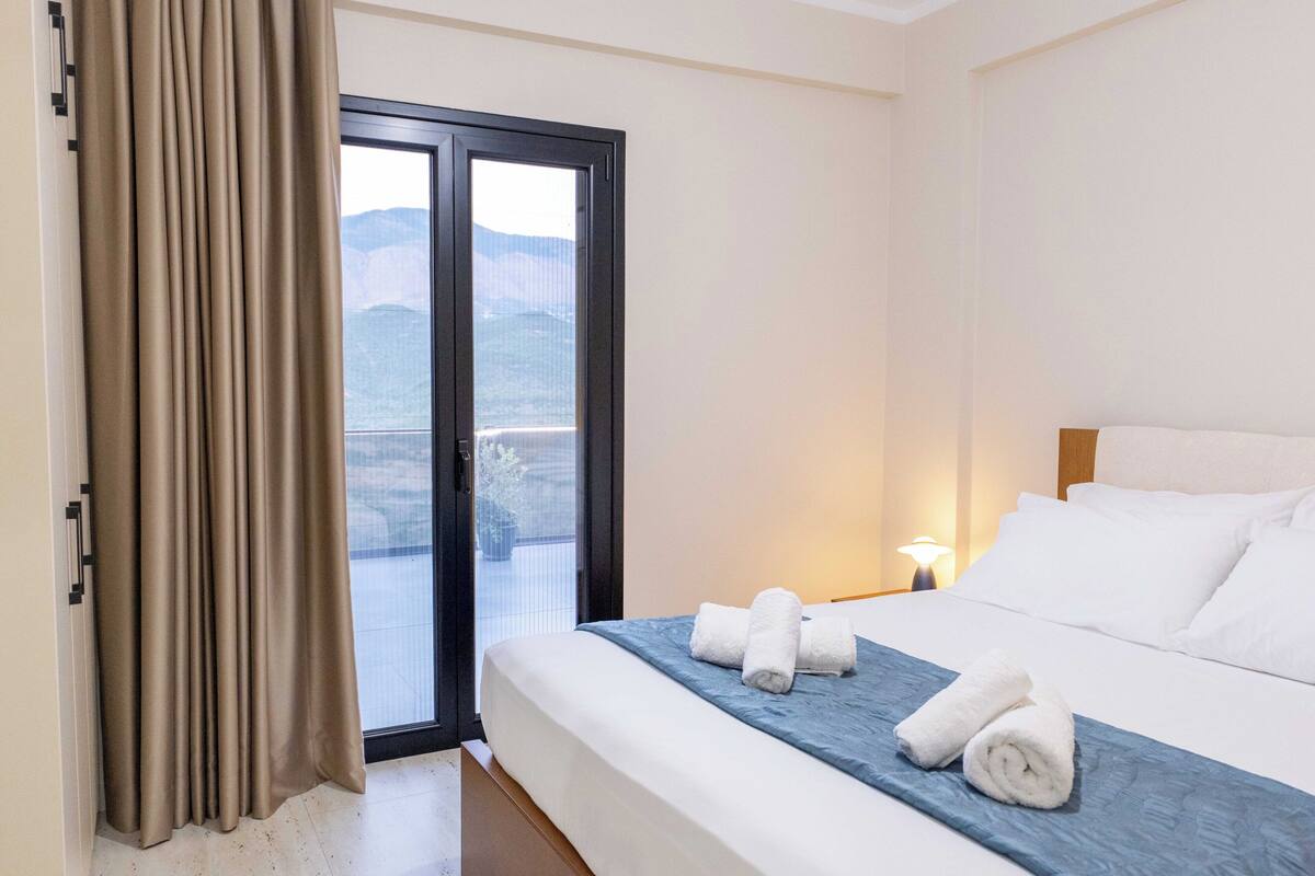 Habitación doble familiar, balcón, vista a la montaña | Wifi gratis