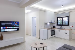Habitación doble familiar, balcón, vista a la montaña | Interior