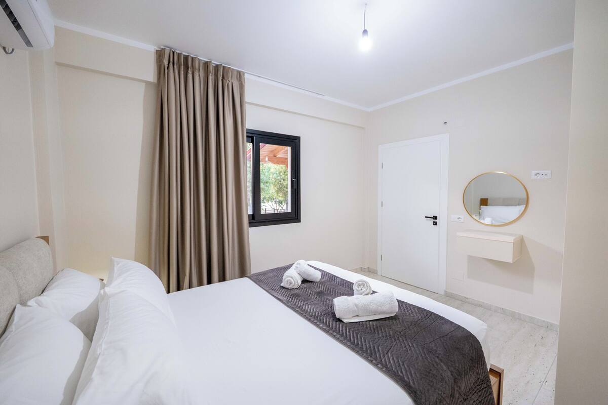 Habitación básica doble, balcón, vista a la montaña | Wifi gratis