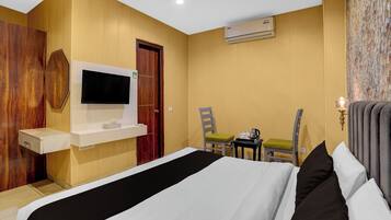 Classic Room | Desk, WiFi (free), bed sheets