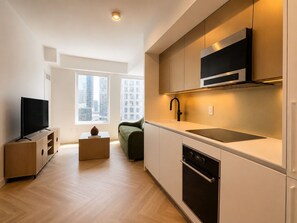 Standard Apartment, 1 Queen Bed with Sofa bed | Private kitchen | Espresso maker, full-sized fridge, microwave, oven - Nester Finn Downtown Toronto (Toronto)