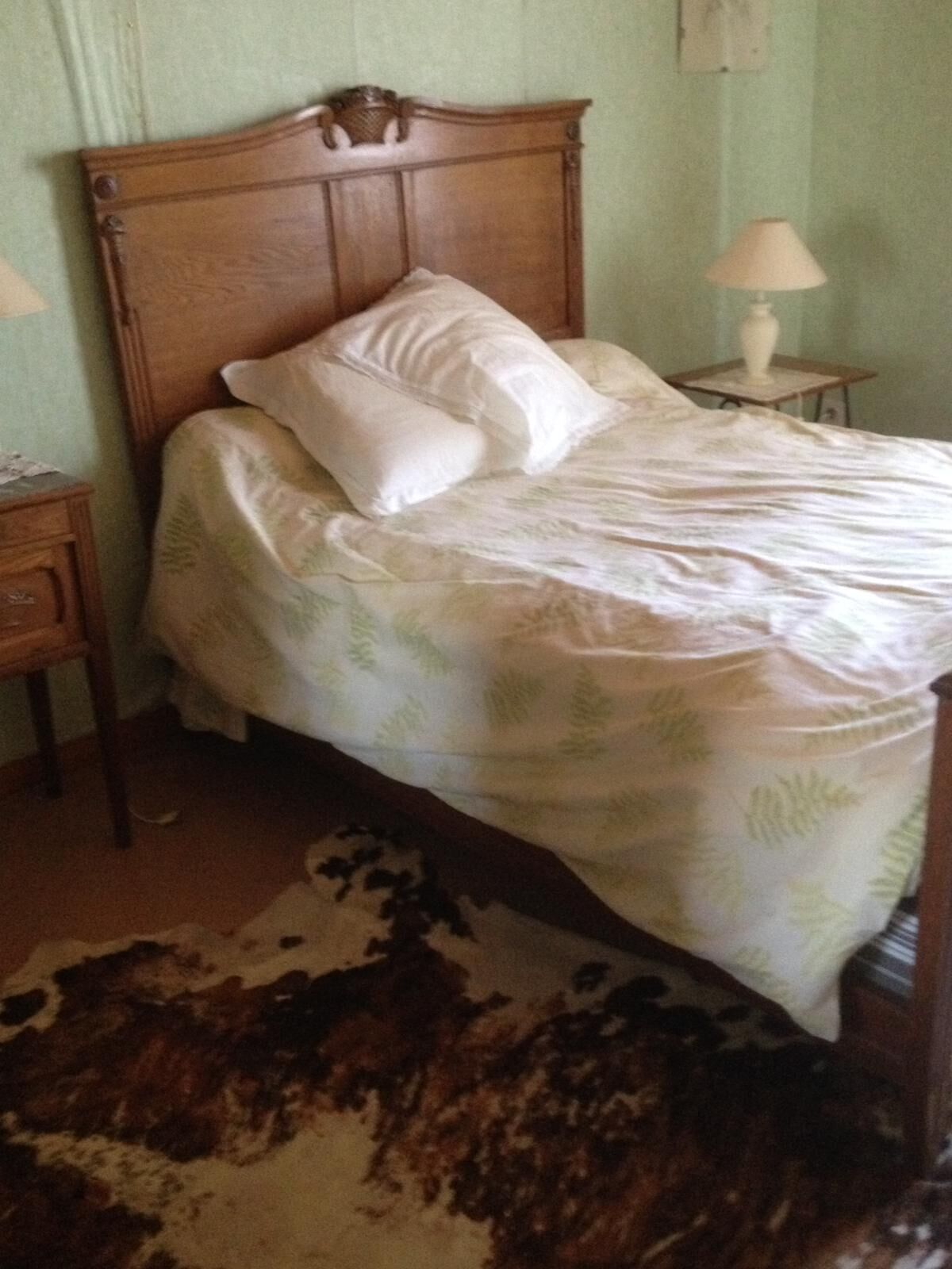 5 bedrooms, iron/ironing board, Internet, bed sheets