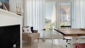 Comfort-Apartment, Stadtblick | Speisen