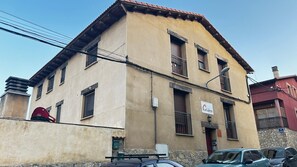 Exterior - Country House 'La Galera' with Mountain View, Shared Terrace and Wi-Fi (Guadalaviar)