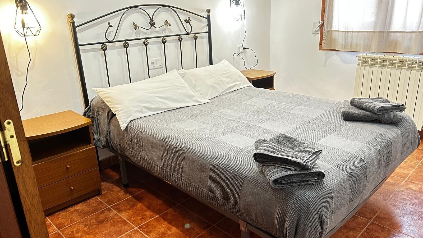 Ferros/tábuas de passar roupa, Wi-Fi, roupa de cama