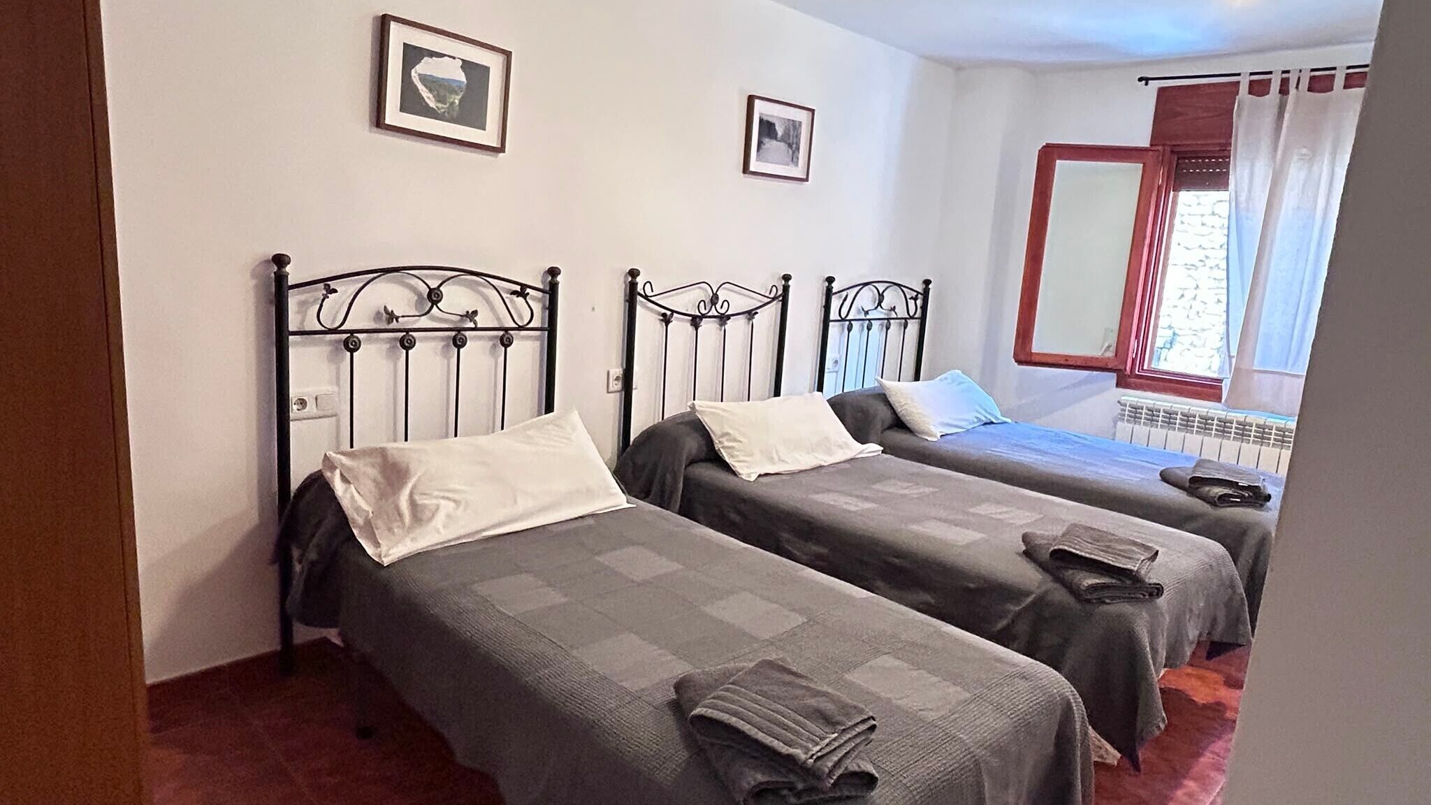 Ferros/tábuas de passar roupa, Wi-Fi, roupa de cama