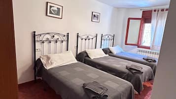 Ferros/tábuas de passar roupa, Wi-Fi, roupa de cama