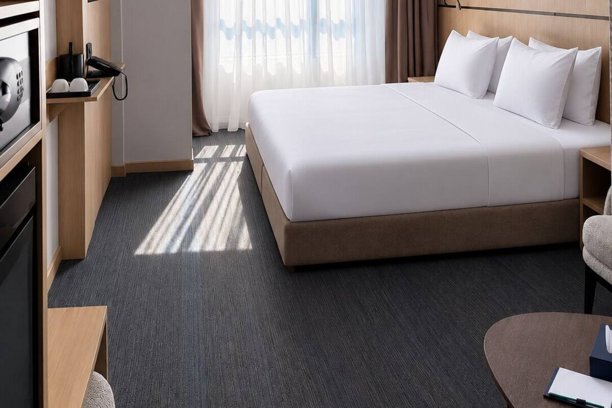 Egyptian cotton sheets, premium bedding, in-room safe, laptop workspace