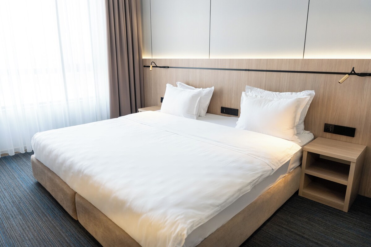 Comfort Double Room | Egyptian cotton sheets, premium bedding, in-room safe, laptop workspace