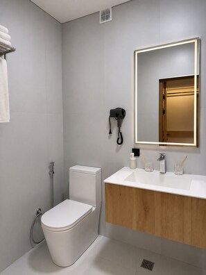 Luxury Suite, Balcony, Courtyard View | Bathroom | Shower, free toiletries, hair dryer, slippers - Rayan Regency Hotel  (Osh)