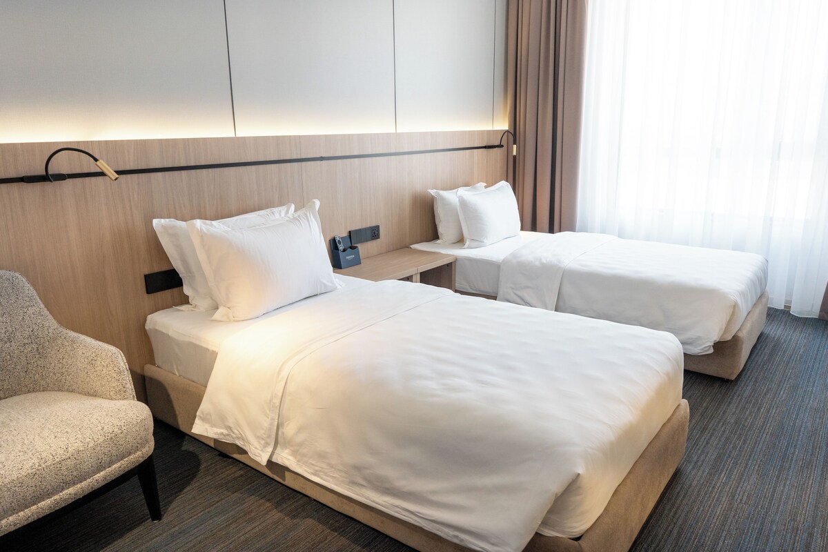 Comfort Double or Twin Room | Egyptian cotton sheets, premium bedding, in-room safe, laptop workspace