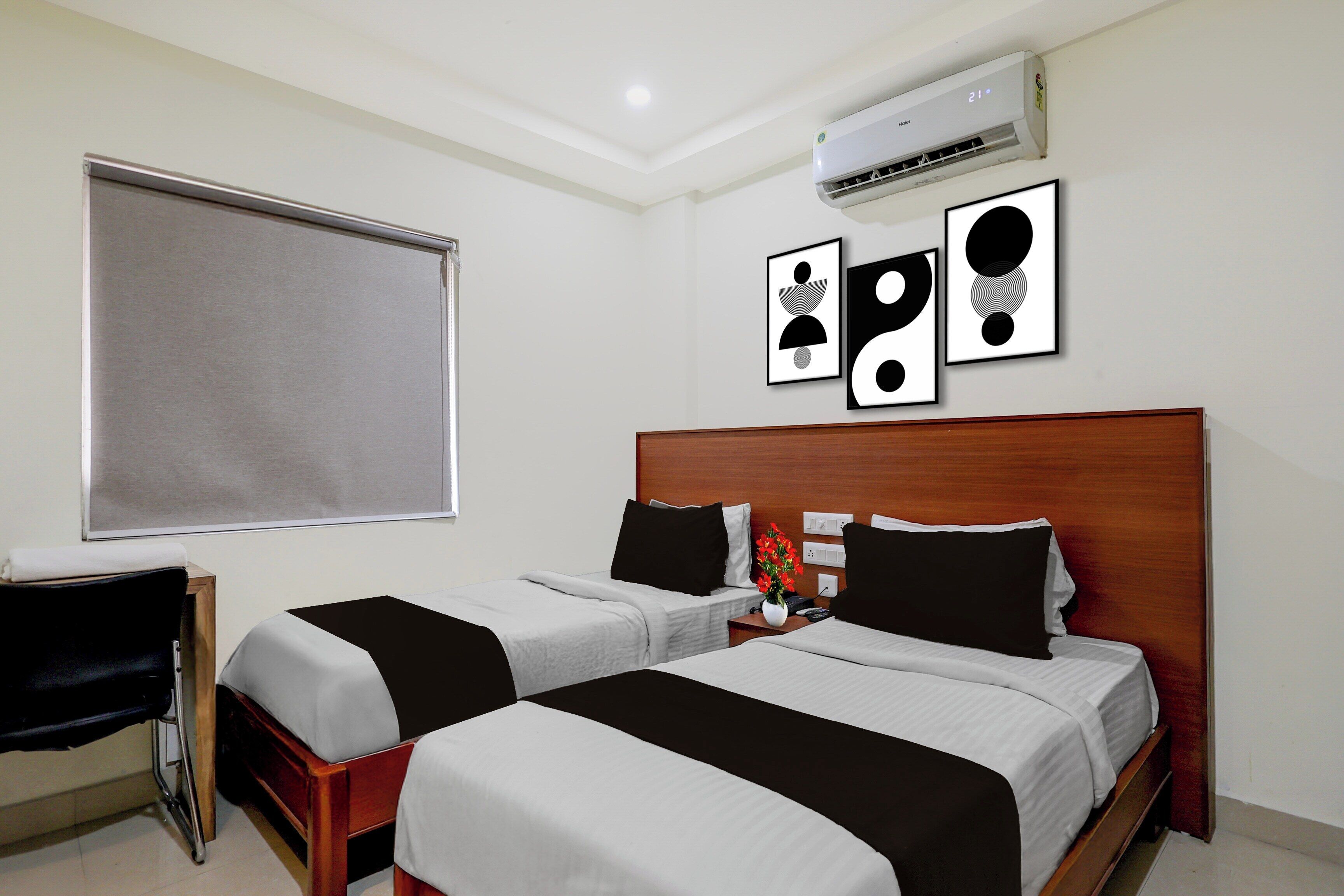 Quarto clássico | Escrivaninha, Wi-Fi de cortesia, roupa de cama