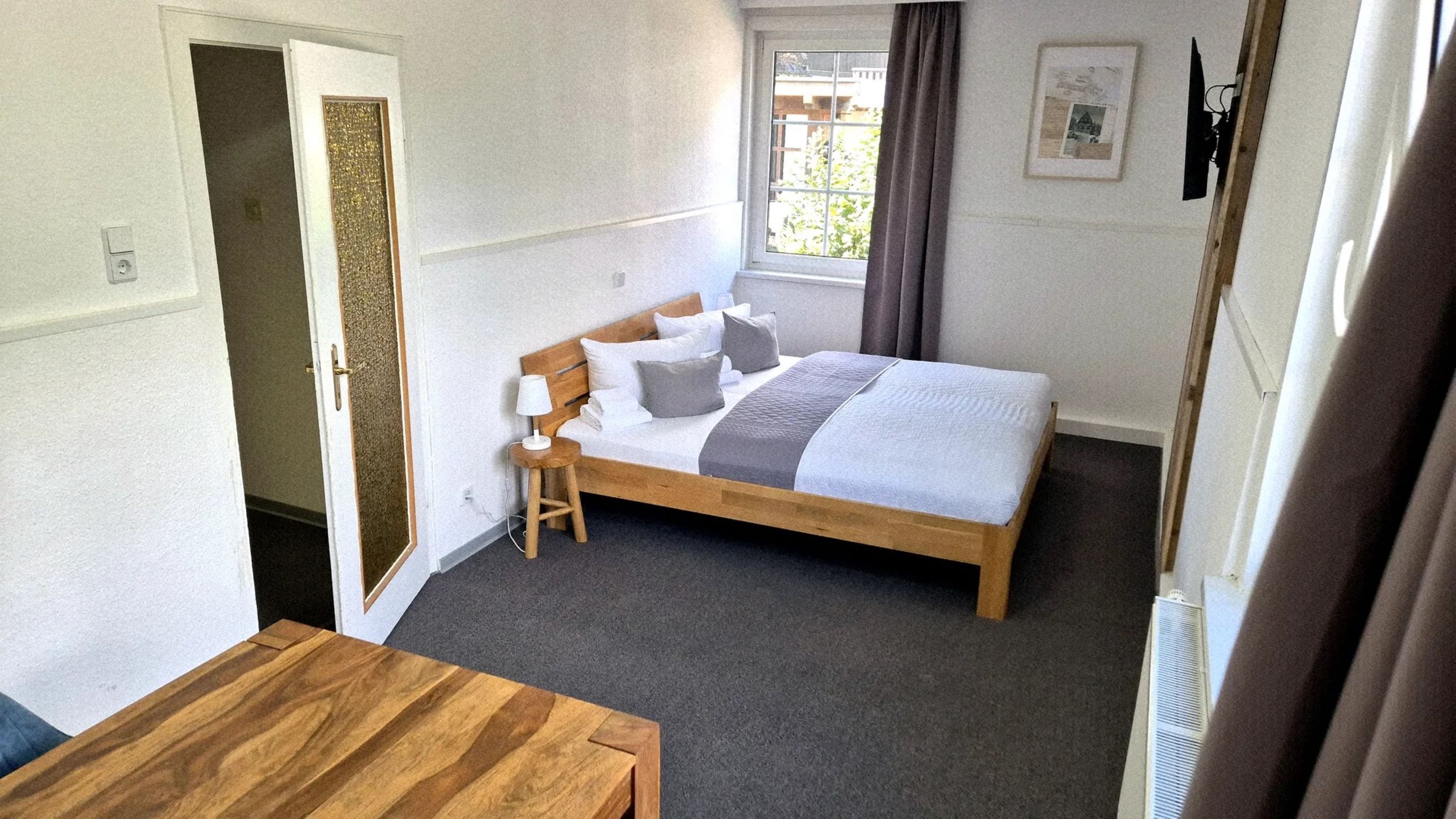 2 Schlafzimmer, Reisekinderbett, kostenloses WLAN, Bettwäsche