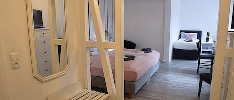 1 quarto, berço de viagem, Wi-Fi de cortesia, roupa de cama