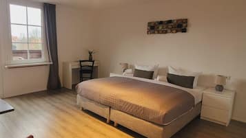 1 Schlafzimmer, Reisekinderbett, kostenloses WLAN, Bettwäsche