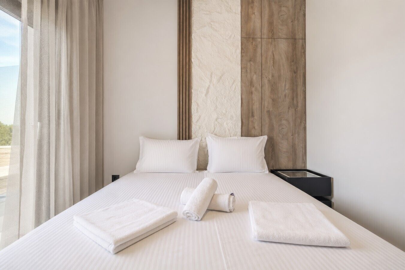 3 bedrooms, iron/ironing board, bed sheets