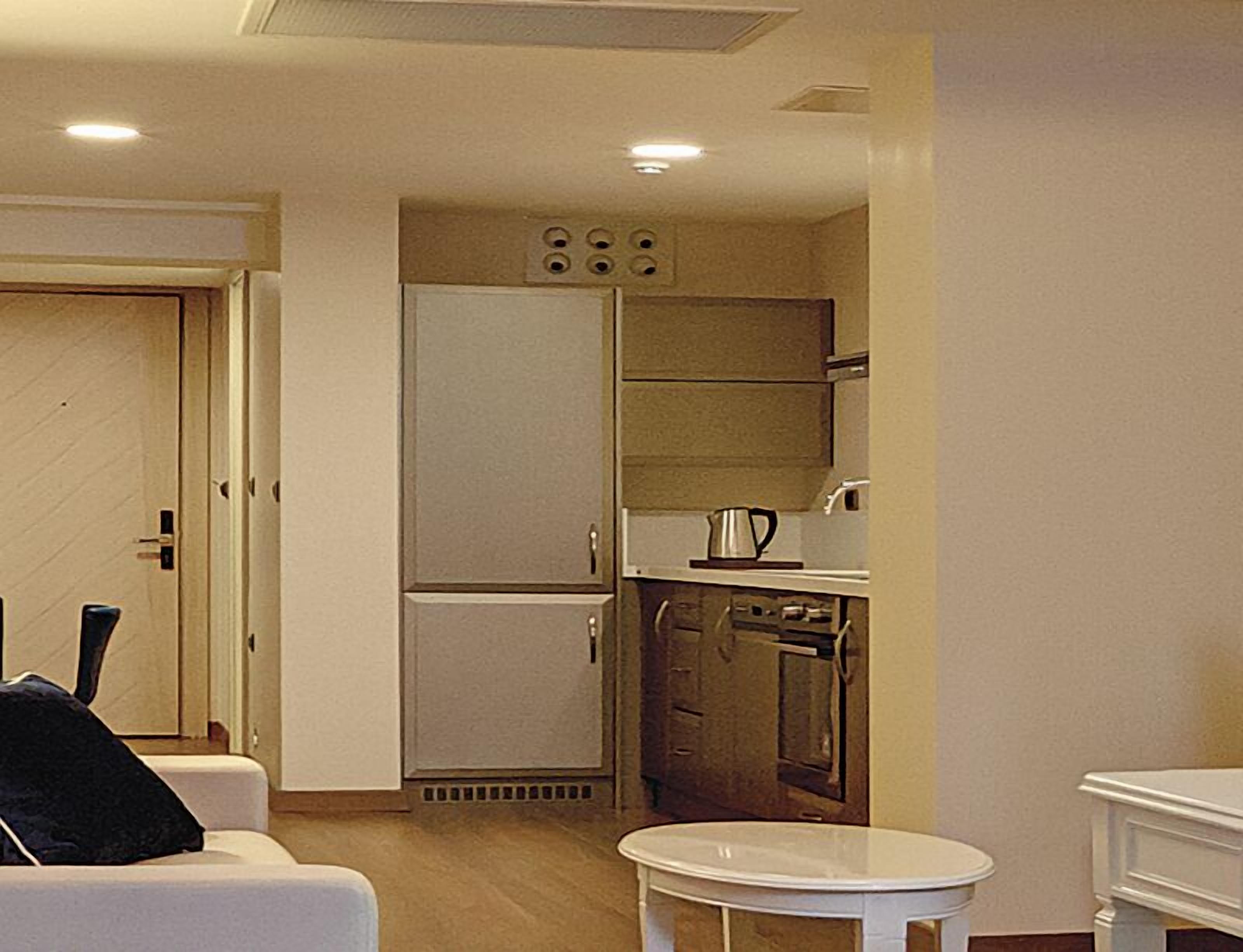 Deluxe Studio, City View | Private kitchen