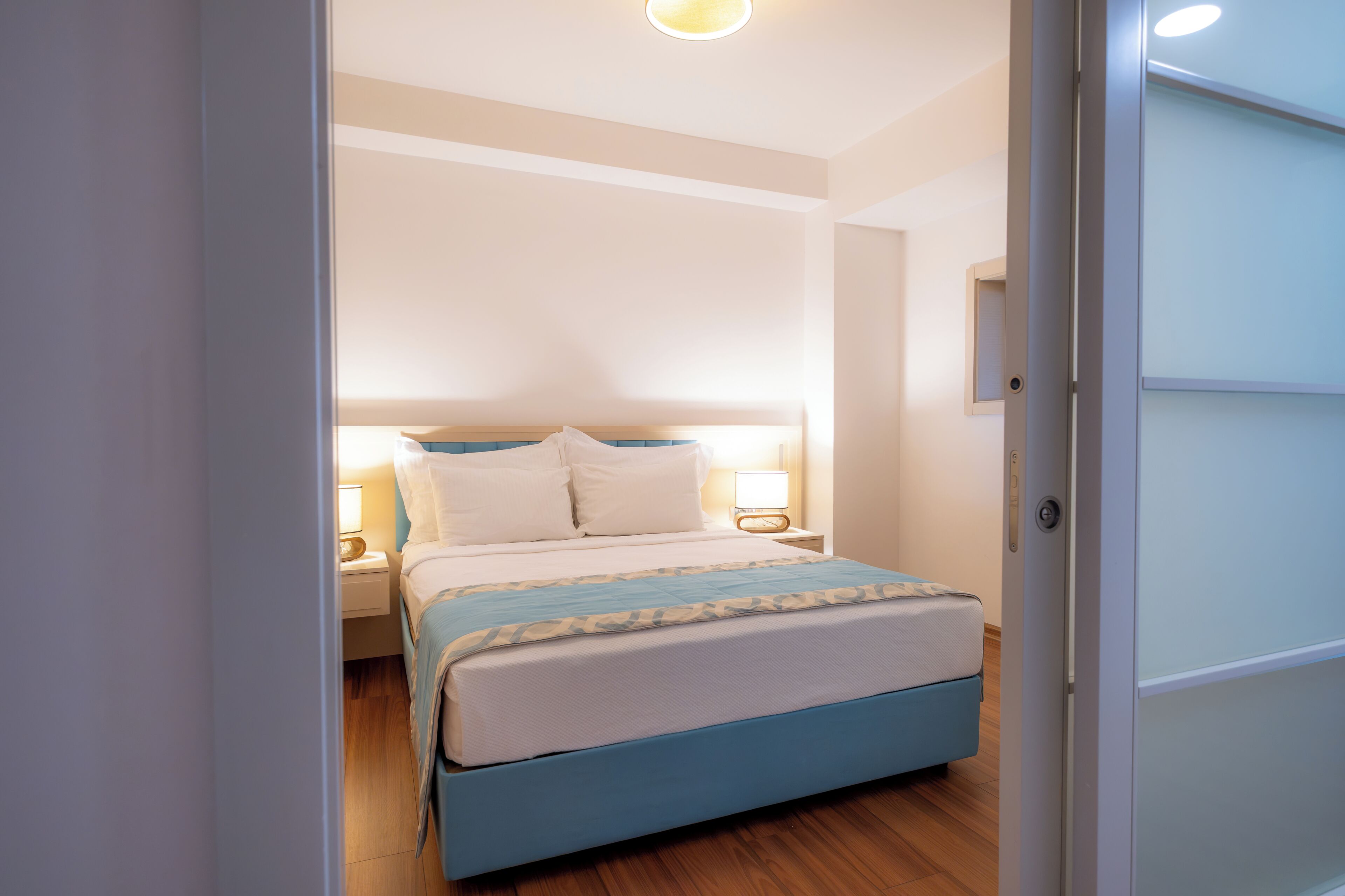 Executive Suite, City View | Desk, laptop workspace, soundproofing, iron/ironing board (on request)