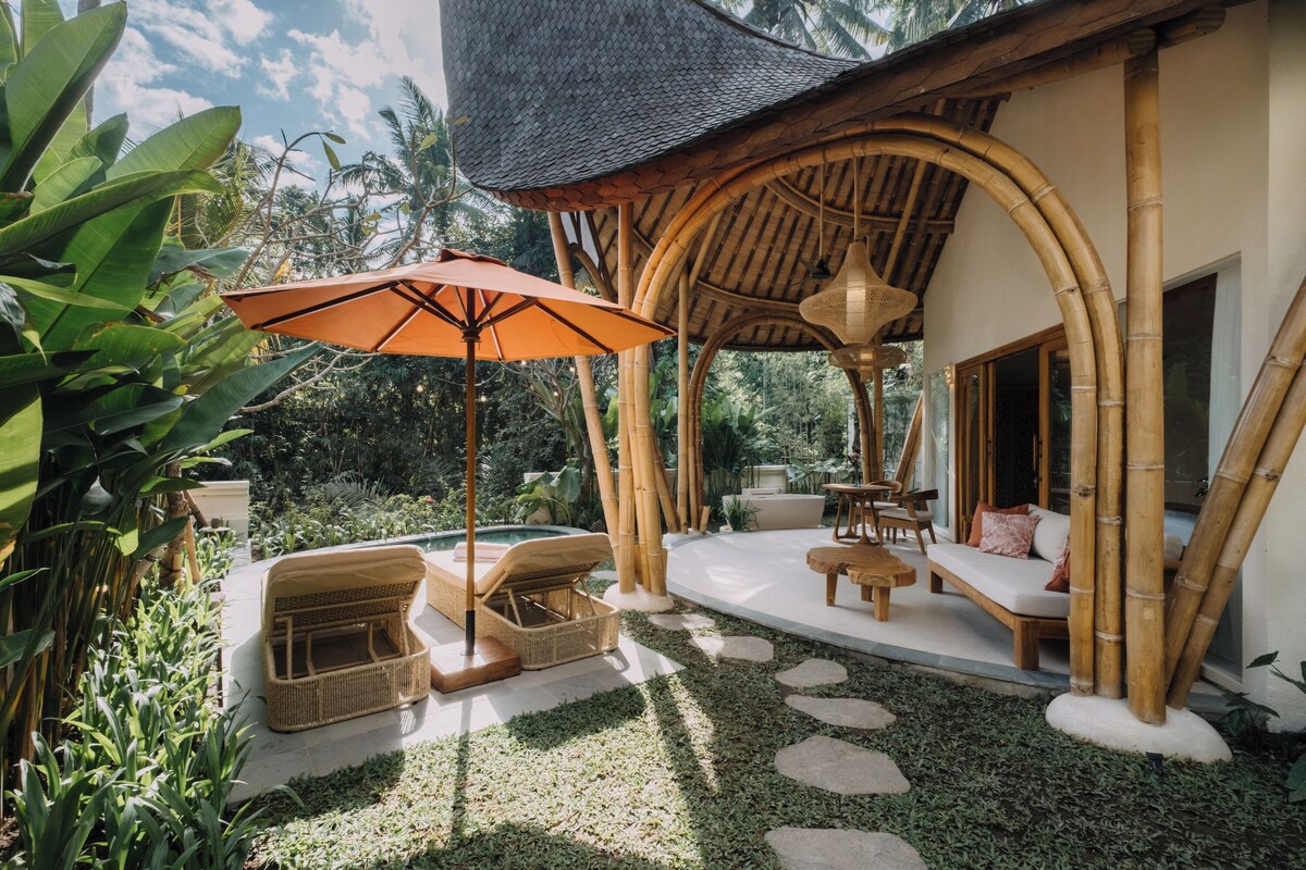 Vila luxo, vista para a piscina, ao lado da piscina | Roupas de cama premium, Wi-Fi de cortesia, roupa de cama