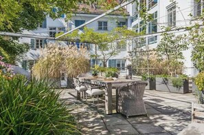 Outdoor dining - Designer Old Town Residence | WaterView | AC (Zürich)