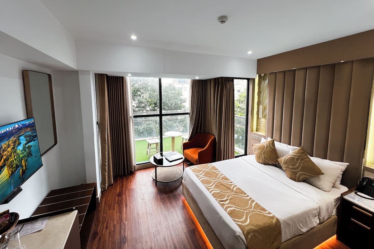 Standard Double Room, City View | Hypo-allergenic bedding, minibar, desk, laptop workspace