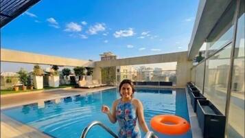 10 outdoor pools