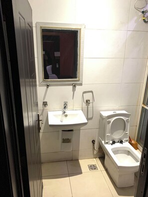 Bathroom - KingCeliaHotel (Lagos)