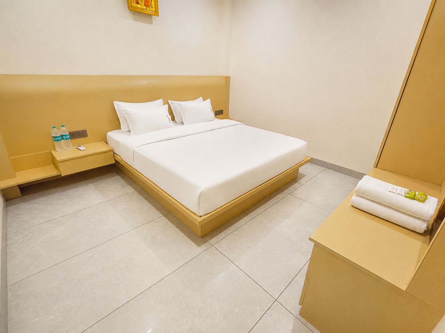 Double Room | Desk, free WiFi, bed sheets