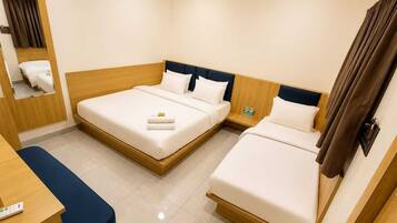 Dreibettzimmer | Schreibtisch, kostenloses WLAN, Bettwäsche