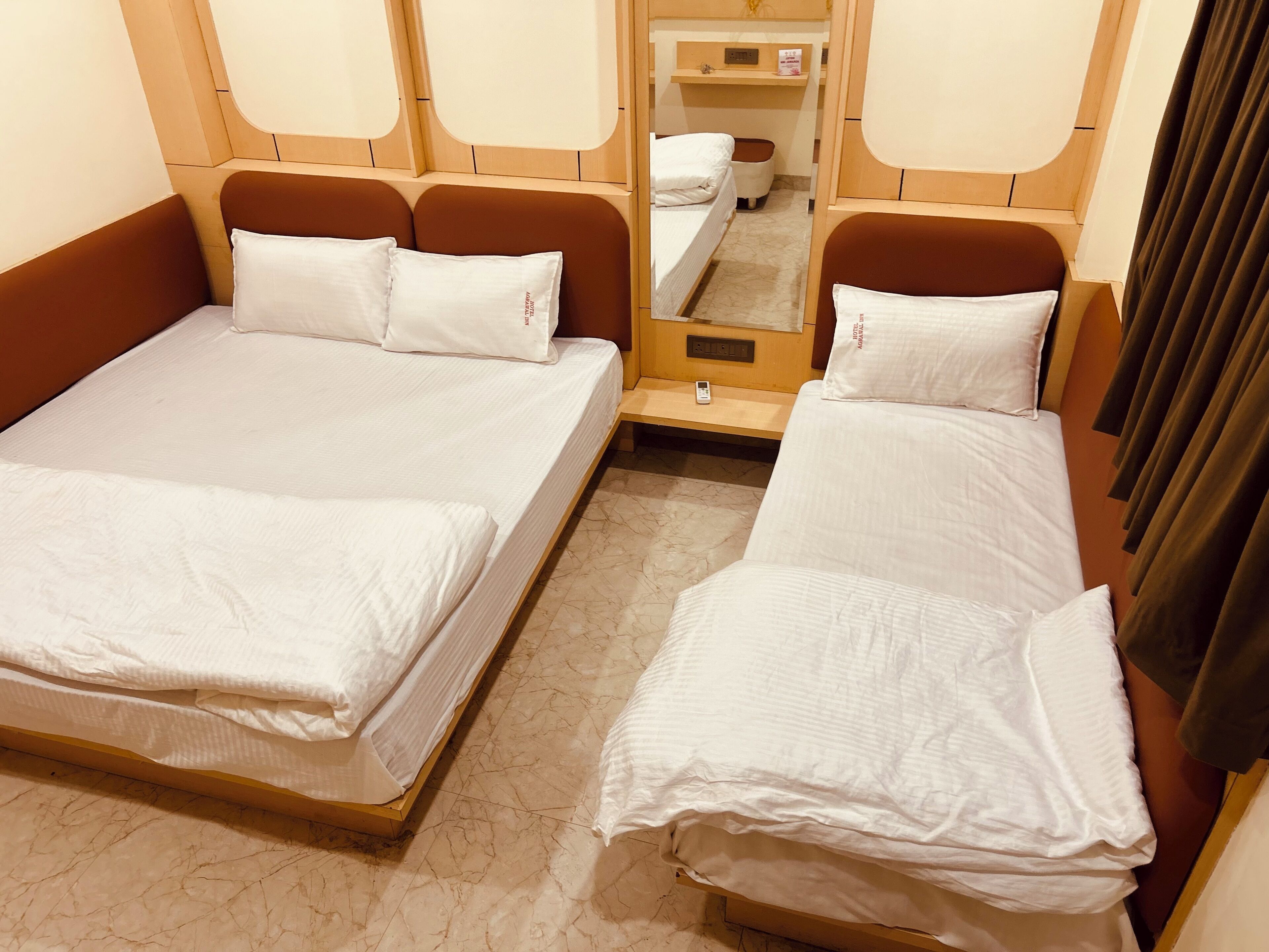 Triple Room | Desk, free WiFi, bed sheets