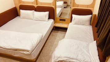 Chambre Triple | Bureau, Wi-Fi gratuit, draps fournis