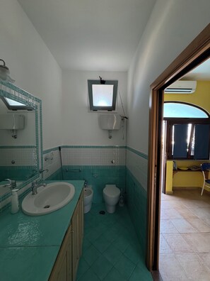 Bathroom - Vrbo Property (Santa Maria di Castellabate)