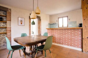 Dining - Quiet cottage with a terrace, 3 minutes from Albi (Castelnau-de-Lévis)