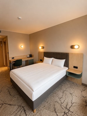 Classic-Doppelzimmer | Zimmersafe, Schreibtisch, laptopgeeigneter Arbeitsplatz