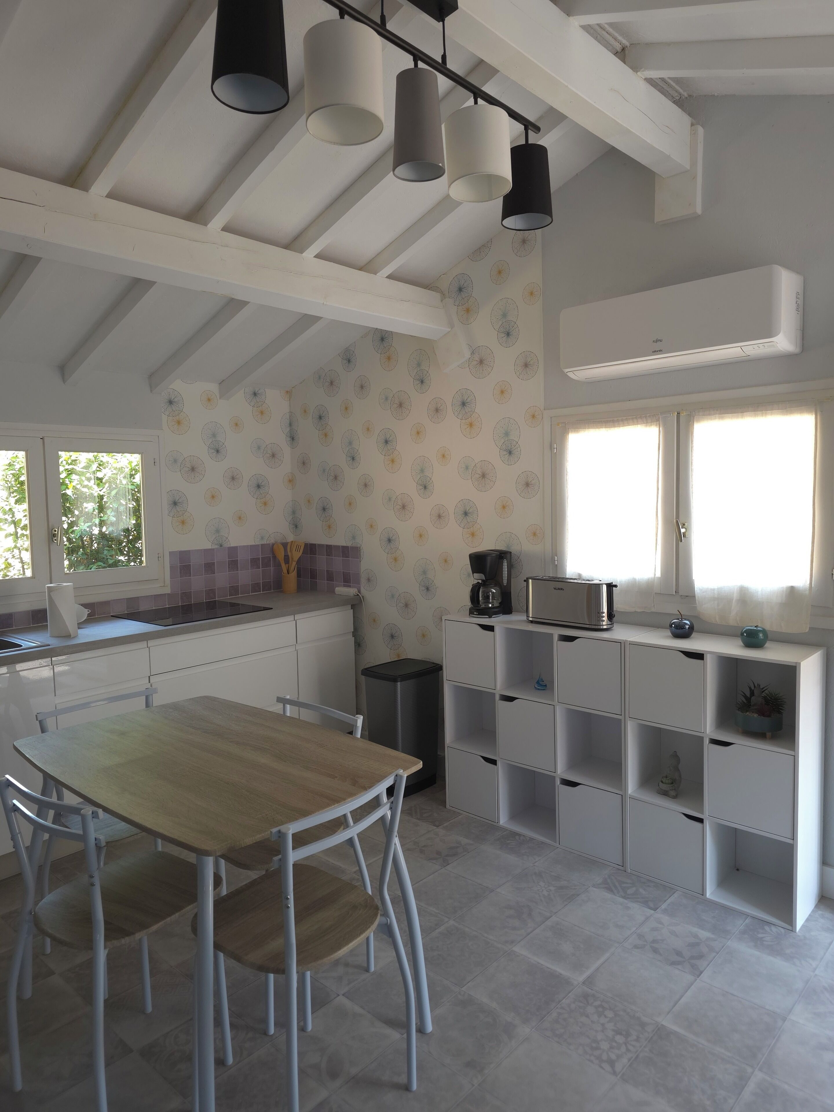 Coffee/tea maker, fridge, microwave, stovetop