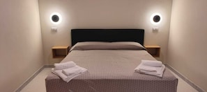 Apartamento familiar, patio, vistas al jardín | Tabla de planchar con plancha