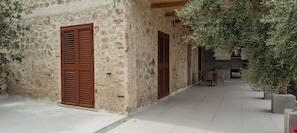 Deluxe Apartment, Garden View | Exterior - VILLA MARIACRISTINA HOLIDAY (ZACCANOPOLI)