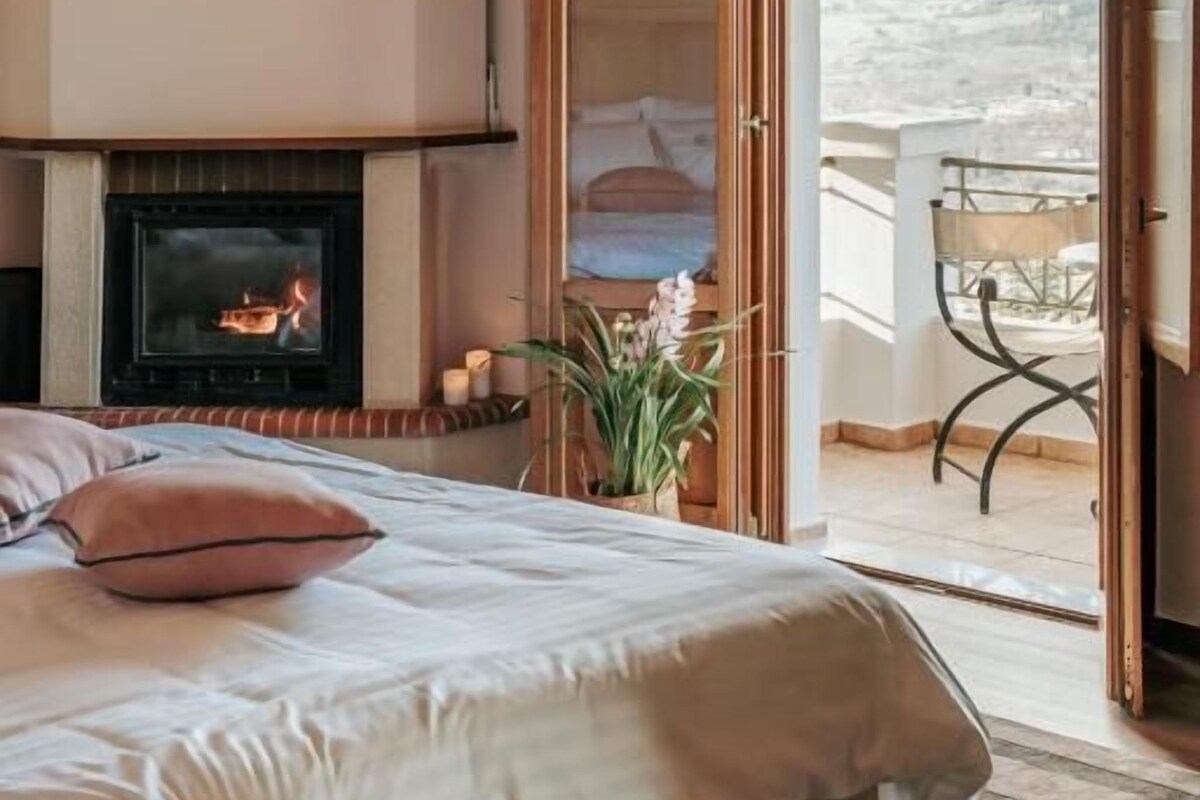 Suíte luxo, sacada, vista para a cidade | Cofres nos quartos, quartos à prova de som, Wi-Fi de cortesia