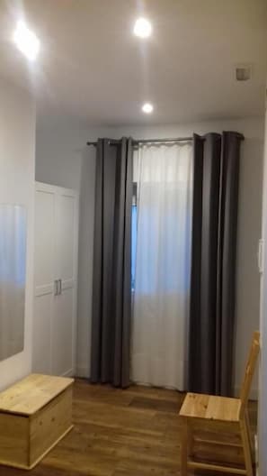 Economy Double Room (Doble planta baja Adaptada) | Interior - Hostal Smile & Co (Alicante)