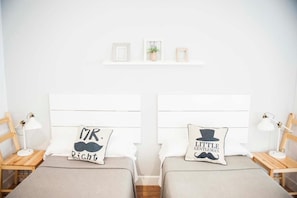 Twin Room | WiFi (free) - Hostal Smile & Co (Alicante)