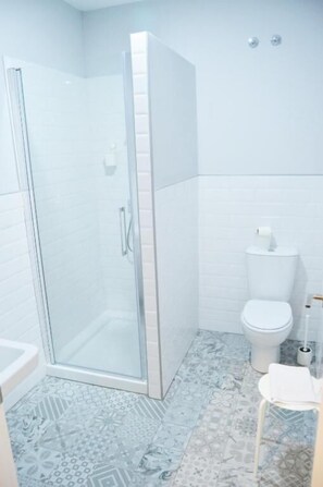 Double Room, City View | Bathroom - Hostal Smile & Co  (Alacant)