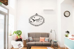 Interior - Hostal Smile & Co (Alicante)