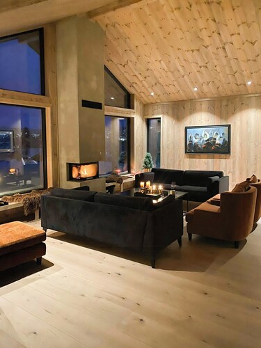 High ceilings with a view of the ski slopes