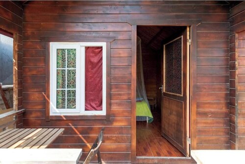 B&B S Home: Queen Room with Pool View