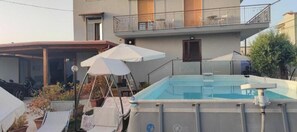 Outdoor spa tub - B&B S Home: Small Double/Twin Room with Twin Beds (Napoli)