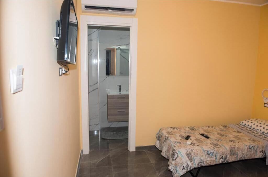 1 camera, ferro/asse da stiro, Wi-Fi, lenzuola